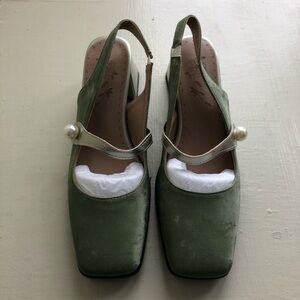 Elegant Green Slingback Heels